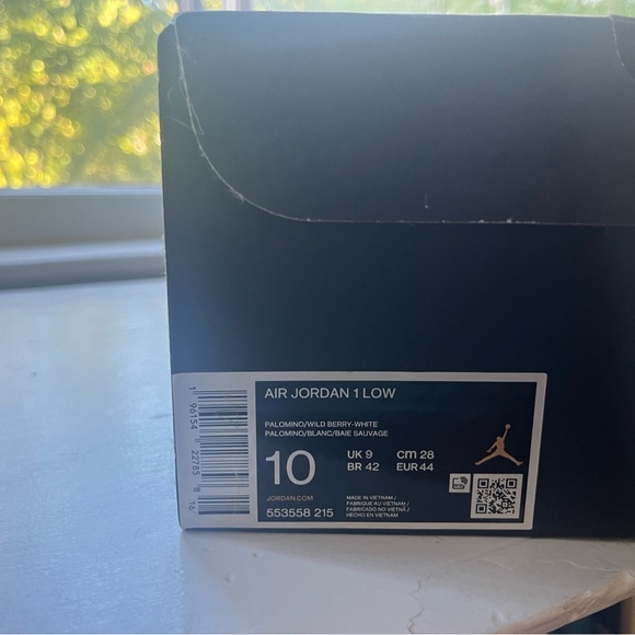 Air Jordan 1 low men’s 10. - Picture 8 of 11